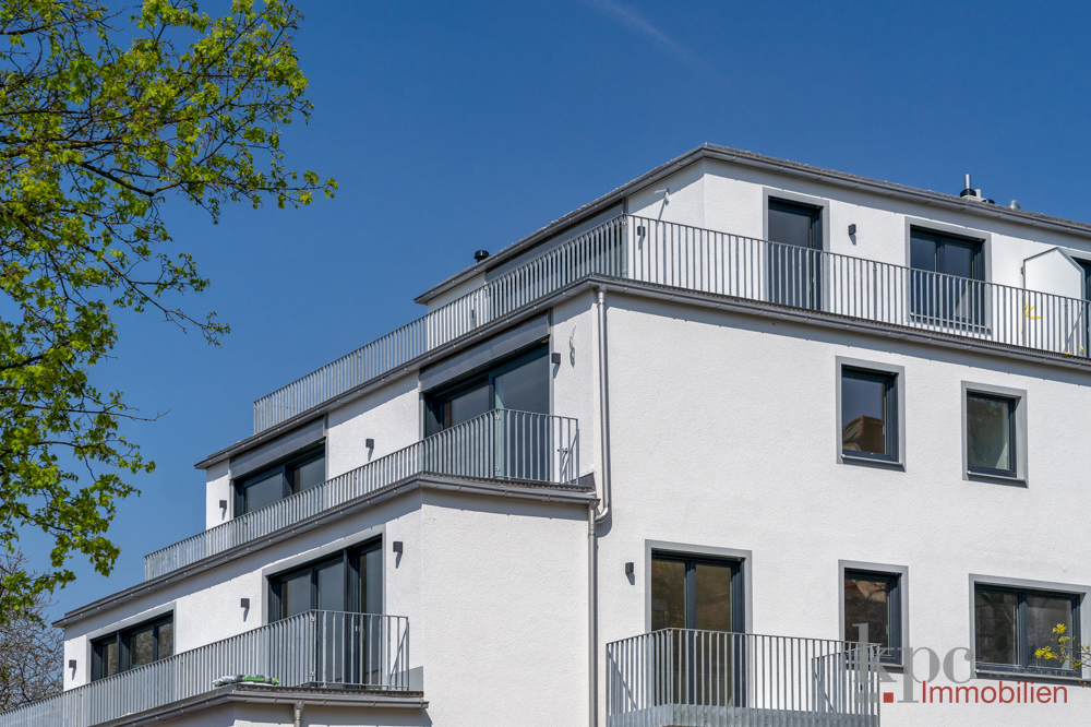 ERSTBEZUG! Stylische Penthouse-Wohnung mit über 50m² Terrassen! Designer-EBK! 450m zur U-Bahn! - Außenansicht