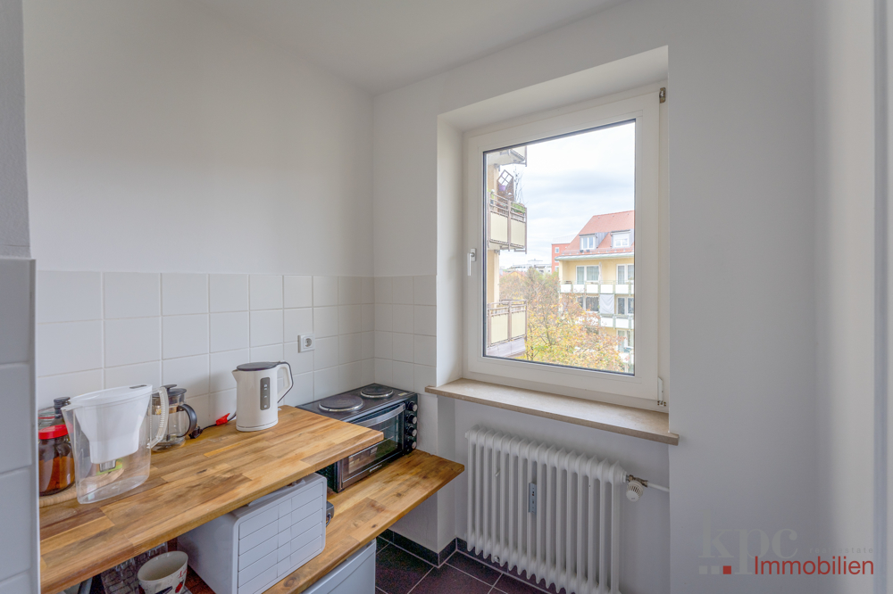 Schwabing-West - Apartment mit sep. Küche u. Balkon! Lift! Solar! Rückgeb.! U-/S-Bahn! Bezug sofort! - Küche